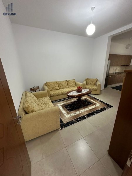 Tirane, jepet me qera apartament 1+1 Kati 3, 350 € (tahsim shehu)