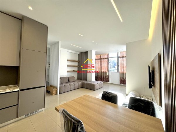 Tirane, jepet me qera apartament 1+1+Ballkon Kati 3, 100 m² 600 € (stacioni i trenit)