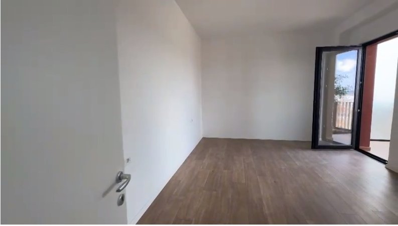 Tirane, jepet me qera zyre Kati 10, 125 m² 850 € (Rezidenca Tirana Garden Building)