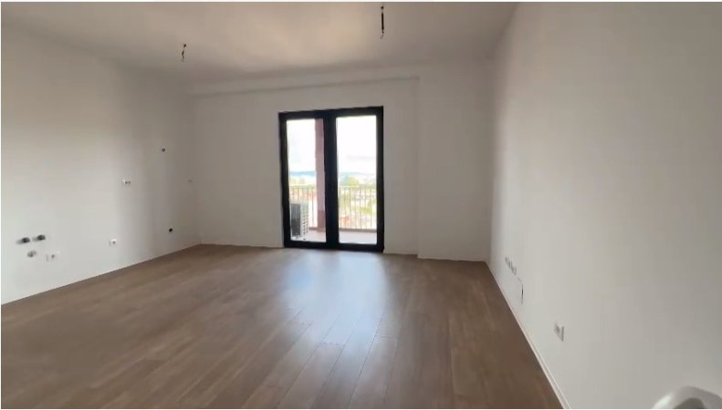 Tirane, jepet me qera zyre Kati 10, 125 m² 850 € (Rezidenca Tirana Garden Building)