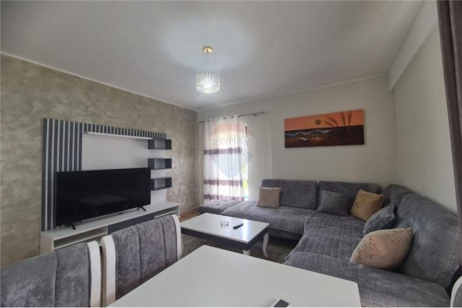 Tirane, jepet me qera apartament 1+1 Kati 1, 69 m² 600 € (Rruga Xhanfize Keko - Porcelan)