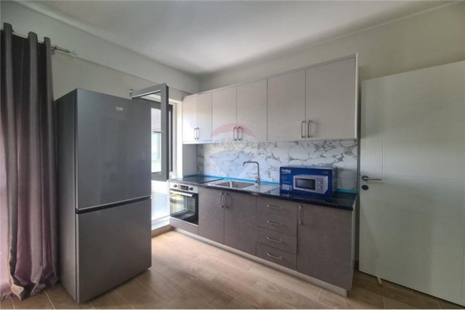 Tirane, jepet me qera apartament 1+1 Kati 1, 69 m² 600 € (Rruga Xhanfize Keko - Porcelan)