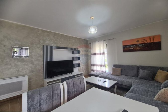 Tirane, jepet me qera apartament 1+1 Kati 1, 69 m² 600 € (Rruga Xhanfize Keko - Porcelan)