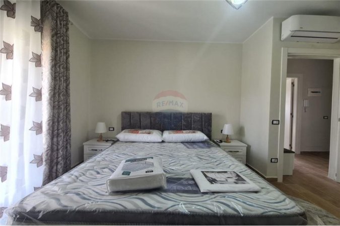 Tirane, jepet me qera apartament 1+1 Kati 1, 69 m² 600 € (Rruga Xhanfize Keko - Porcelan)