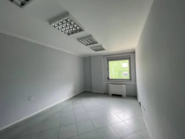 Tirane, jepet me qera , 1.200 € 