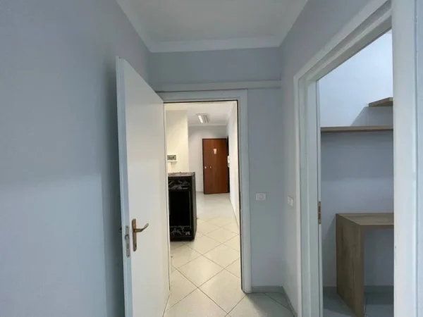 Tirane, jepet me qera , 1.200 € 