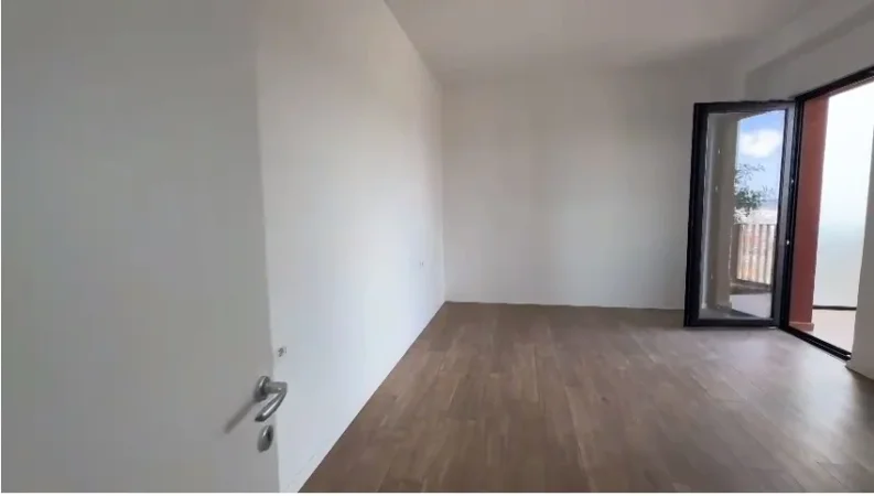 Tirane, jepet me qera zyre Kati 12, 128 m² 850 € (21 Dhjetori)