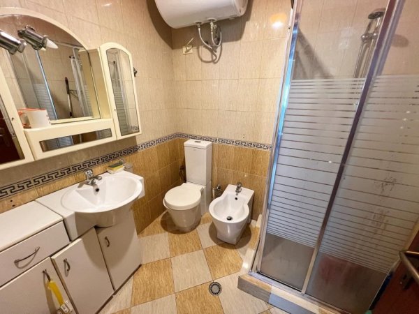 Tirane, jepet me qera apartament 2+1 Kati 8, 89 m² 650 € (RRUGA KAVAJES)