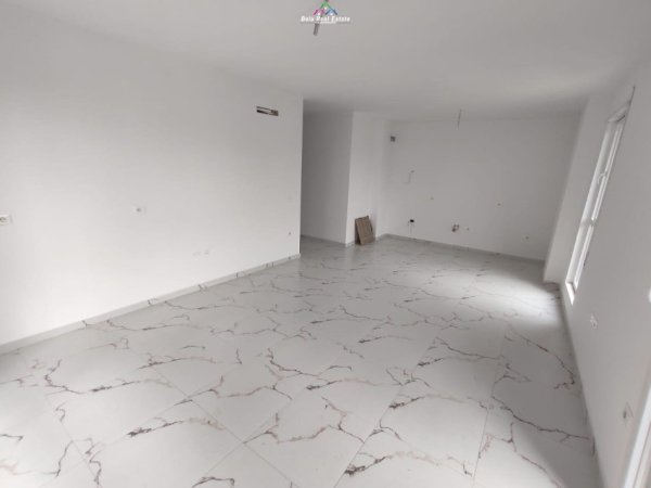 Tirane, jepet me qera dyqan Kati 2, 100 m² 600 € (donbosko)