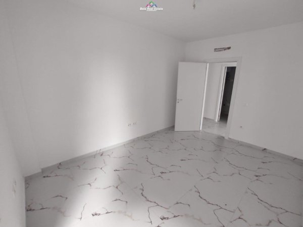 Tirane, jepet me qera dyqan Kati 2, 100 m² 600 € (donbosko)