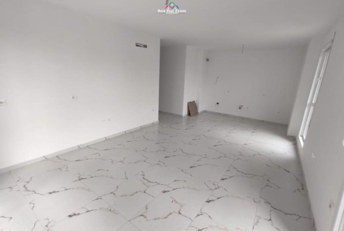 Tirane, jepet me qera dyqan Kati 2, 100 m² 600 € (donbosko)