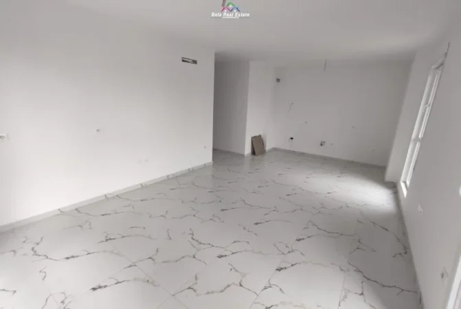Tirane, jepet me qera dyqan Kati 2, 100 m² 600 € (donbosko)