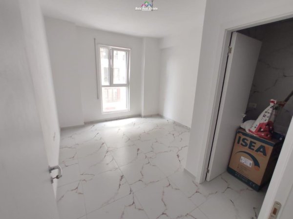 Tirane, jepet me qera dyqan Kati 2, 100 m² 600 € (donbosko)