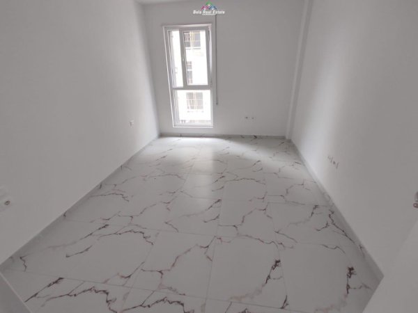 Tirane, jepet me qera dyqan Kati 2, 100 m² 600 € (donbosko)