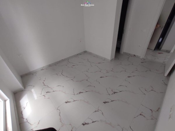 Tirane, jepet me qera dyqan Kati 2, 100 m² 600 € (donbosko)