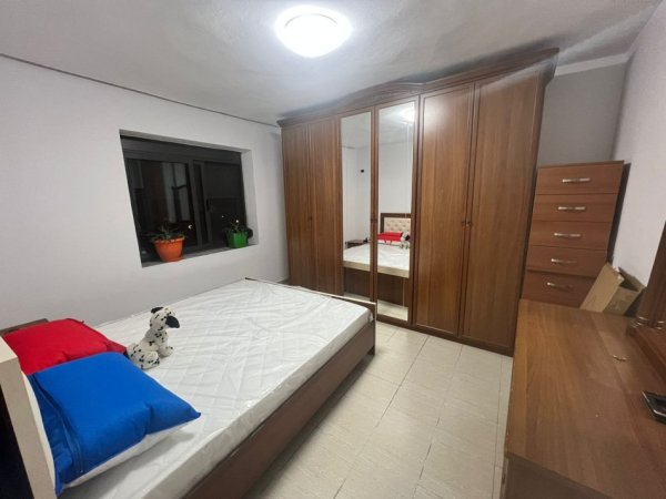 Tirane, jepet me qera 2+1 Kati 2, 76 m² 400 € (Brryli)