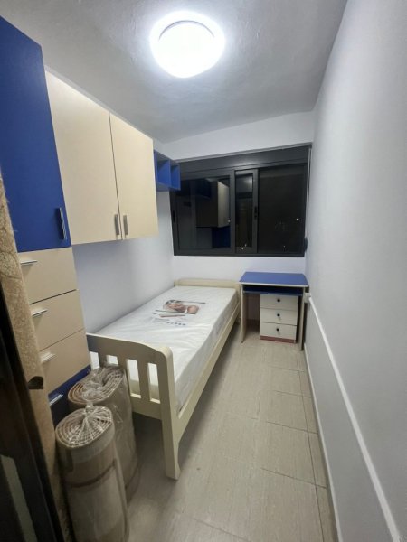 Tirane, jepet me qera 2+1 Kati 2, 76 m² 400 € (Brryli)