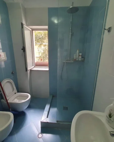 Tirane, jepet me qera apartament 1+1 Kati 1, 60 m² 400 € (Rruga e Durresit)