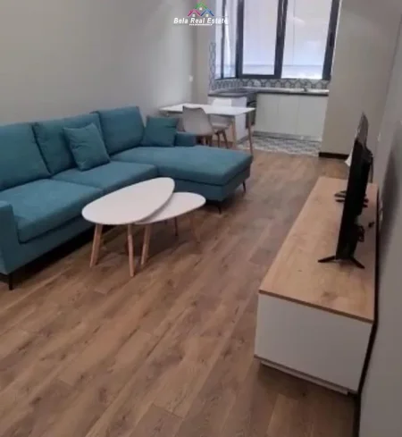 Tirane, jepet me qera apartament 1+1+Ballkon Kati 3, 70 m² 460 € (fusha e aviacionit)