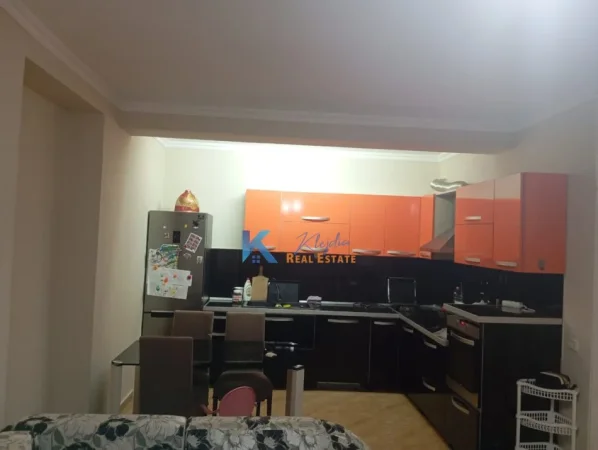 Tirane, jepet me qera apartament 2+1 Kati 7, 85 m² 450 € (Astir, afer Arc Hotel)