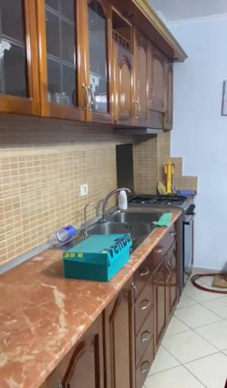 Tirane, jepet me qera apartament 2+1 Kati 3, 96 m² 400 € (Yzberisht)