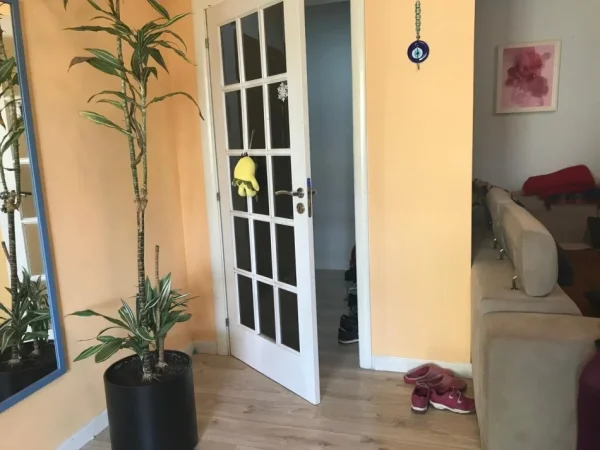 Tirane, shitet apartament 2+1+Ballkon Kati 3, 104 m² 158.000 € (Rruga Pinari)