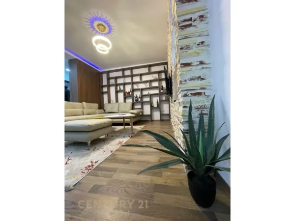 Tirane, jepet me qera apartament 2+1 Kati 2, 105 m² 700 € (KOPSHTI BOTANIK)