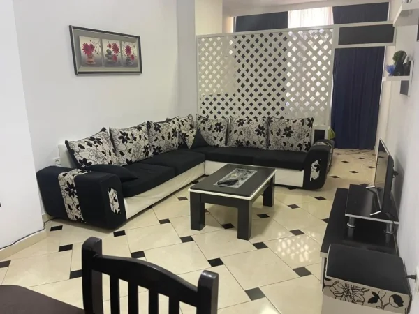 Tirane, jepet me qera apartament 1+1+Ballkon Kati 2, 70 m² 400 € (astir)