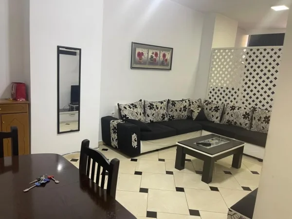Tirane, jepet me qera apartament 1+1+Ballkon Kati 2, 70 m² 400 € (astir)