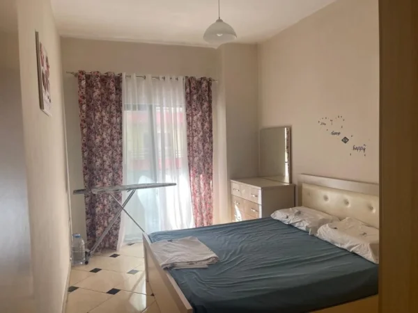 Tirane, jepet me qera apartament 1+1+Ballkon Kati 2, 70 m² 400 € (astir)
