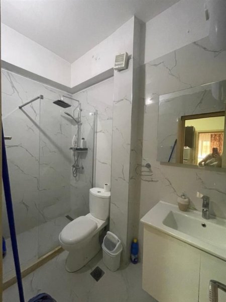 Tirane, jepet me qera apartament 1+1+Ballkon Kati 2, 70 m² 400 € (astir)