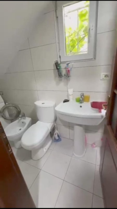 Tirane, jepet me qera Vile 1+1 Kati 1, 65 m² 350 € (rruga e elbasanit)