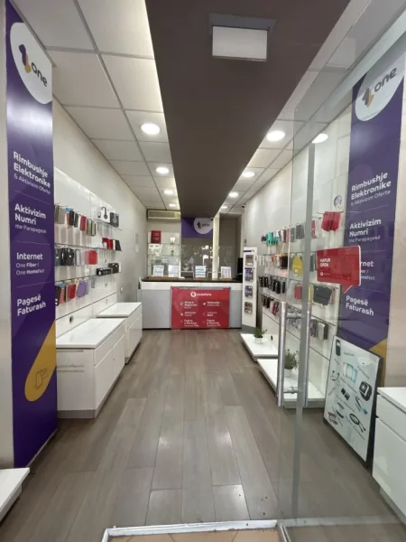 Tirane, shitet biznes i ngritur me pune (easy pay, vodafone , one, aksesore celularesh Kati 0, (Xhanfize Keko)