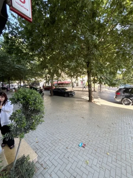 Tirane, shitet biznes i ngritur me pune (easy pay, vodafone , one, aksesore celularesh Kati 0, (Xhanfize Keko)