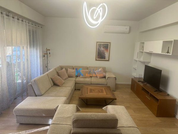 Tirane, jap me qera apartament 3+1+Ballkon Kati 8, 166 m² 1.100 € (Selvia, kompleksi Halili)