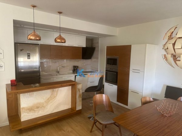 Tirane, jap me qera apartament 3+1+Ballkon Kati 8, 166 m² 1.100 € (Selvia, kompleksi Halili)