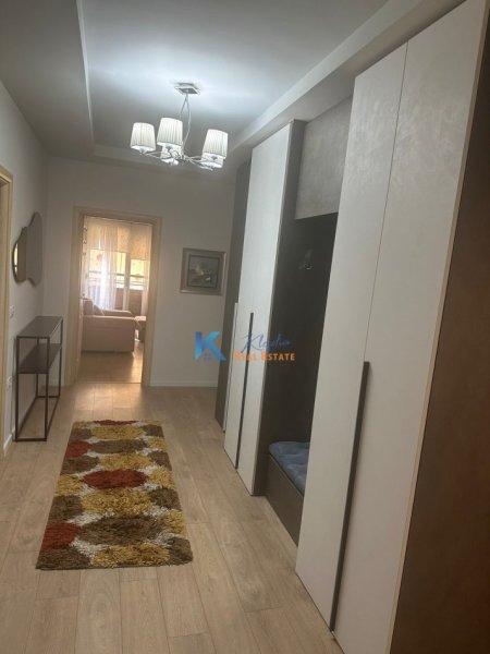 Tirane, jap me qera apartament 3+1+Ballkon Kati 8, 166 m² 1.100 € (Selvia, kompleksi Halili)