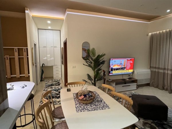 Tirane, jepet me qera apartament 1+1 Kati 1, 69 m² 600 € (Bill Klinton)