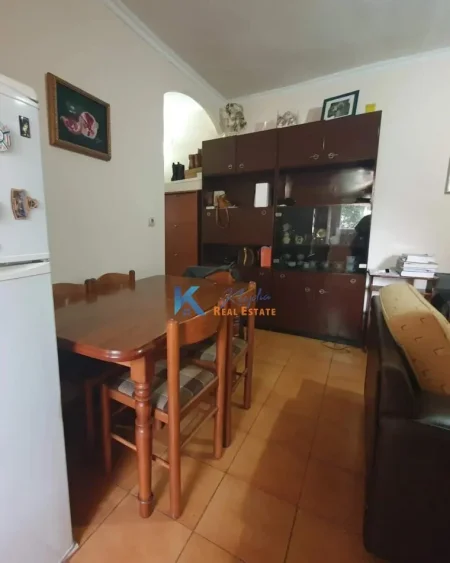 Tirane, jap me qera apartament 1+1 Kati 2, 60 m² 400 € (Rruga e Durresit)
