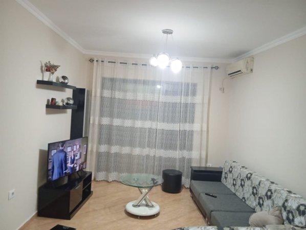 Tirane, jepet me qera apartament 2+1+Ballkon Kati 7, 85 m² 450 € (Teodor Keko)