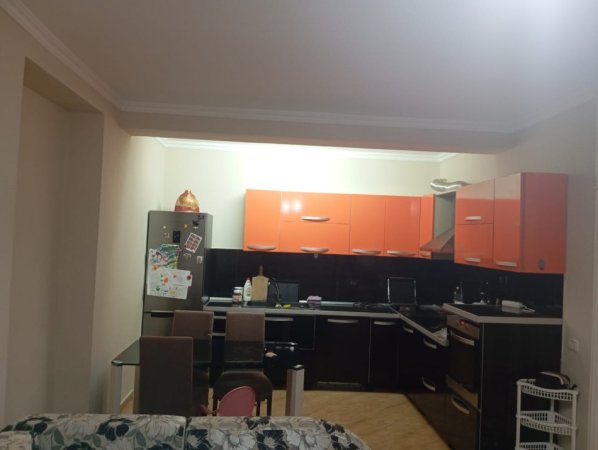 Tirane, jepet me qera apartament 2+1+Ballkon Kati 7, 85 m² 450 € (Teodor Keko)