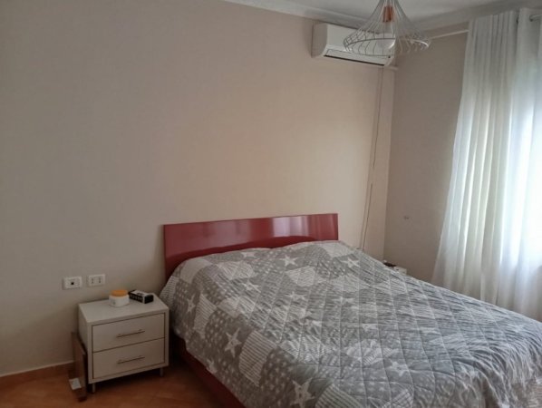 Tirane, jepet me qera apartament 2+1+Ballkon Kati 7, 85 m² 450 € (Teodor Keko)