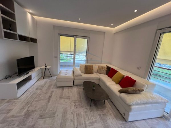 Tirane, shitet apartament 2+1 Kati 2, 109 m² 270.000 € (Liqeni i Thate)