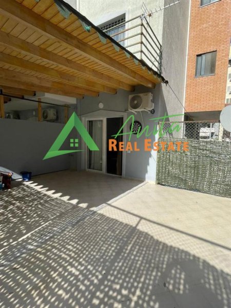 Tirane, jepet me qera apartament 1+1+Ballkon Kati 1, 60 m² (Kodra e Diellit)