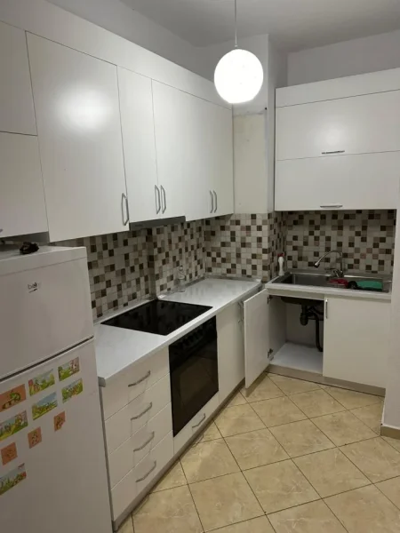 Tirane, jepet me qera apartament 2+1 Kati 5, 100 m² 350 € (Kamez)