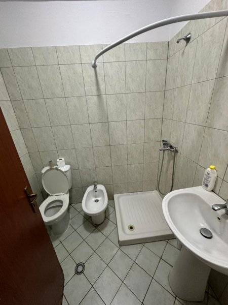 Tirane, jepet me qera apartament 2+1 Kati 5, 100 m² 350 € (Kamez)