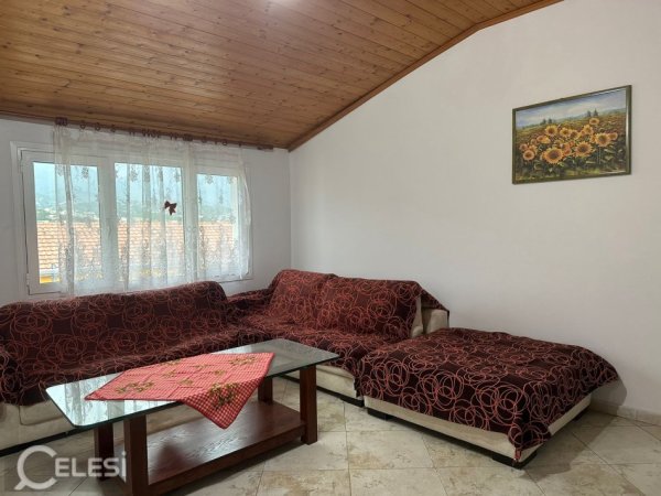 Tirane, jepet me qera Vile 1+1+Ballkon Kati 3, 90 m² 280 € (Kodra e Priftit)