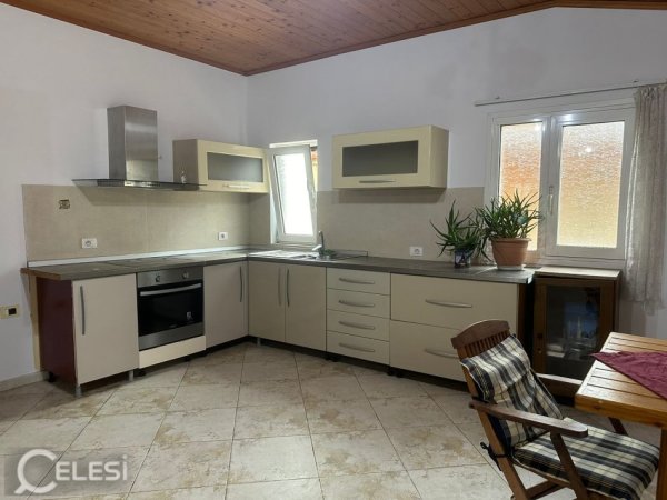 Tirane, jepet me qera Vile 1+1+Ballkon Kati 3, 90 m² 280 € (Kodra e Priftit)