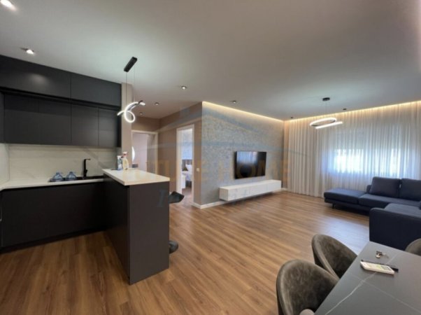 Tirane, shitet apartament 2+1+2 Kati 3, 126 m² 152.000 € (Rruga Kastriotët pranë Casa italias)