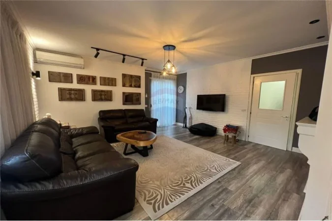 Tirane, jepet me qera apartament 1+1+Aneks+Ballkon , 550 € (Rruga Peti)